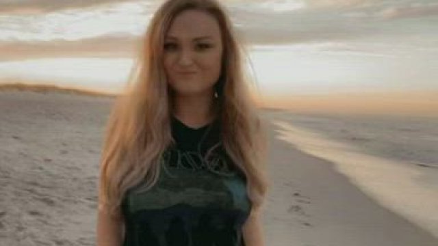 Beach boobies! [GIF]