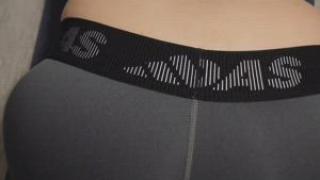 thick plastering load on her leggings