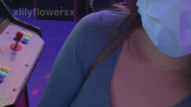 I want to play a game of flash the kitty