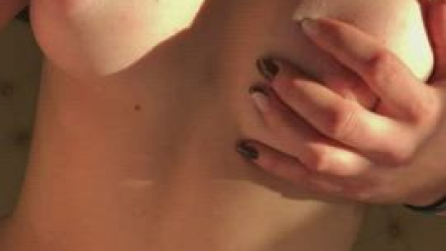 Do you like my natural tits ? [gif]