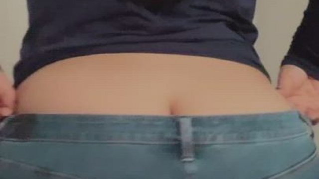 Showing off my round booty