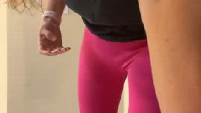 (F)48 Feeling the Friday vibes