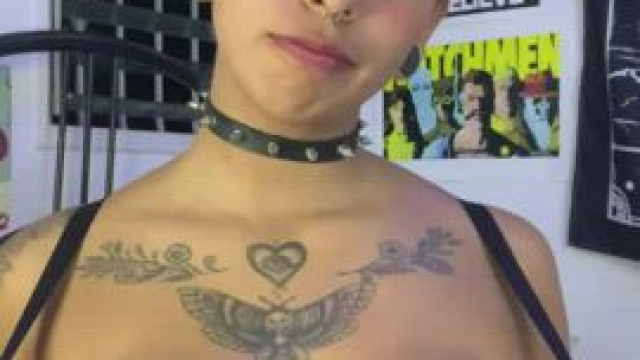 Bouncing goth titties