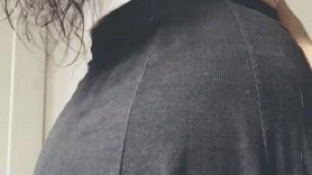 What is that under my skirt [f]