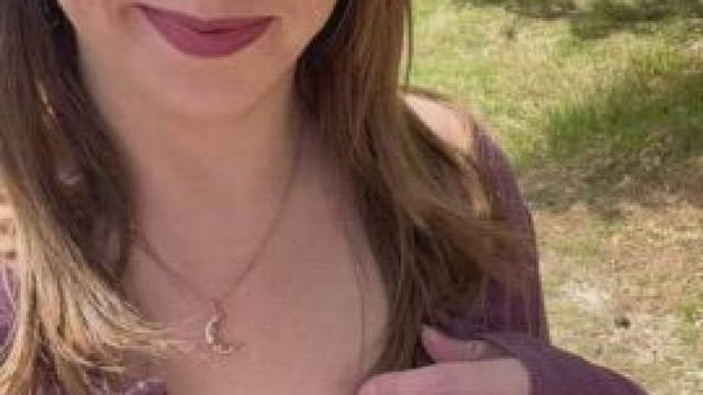 Just wanted to share the scenery from my walk in the park! [gif]