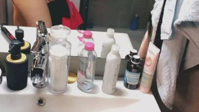 Hi, I'm Alize, I'm 21. I'm online now and I want to get to know you.