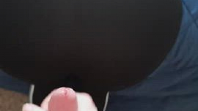 Cumming all over her yoga pants