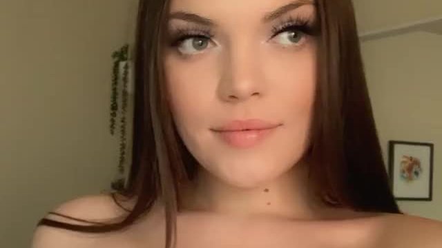 My itty bitty wants to say hi 