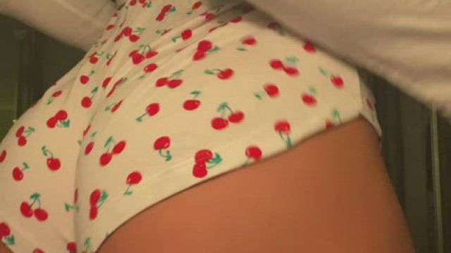 Ass reveal from a British chick