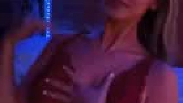 Everyone who upvotes and comments gets an exclusive nude in their DMs purely bec