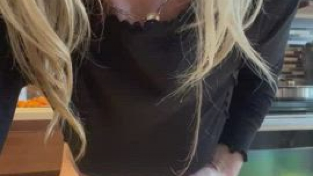 They should always be free to bounce freely