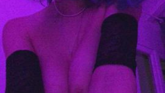 I'm good at riding and bouncing my titties