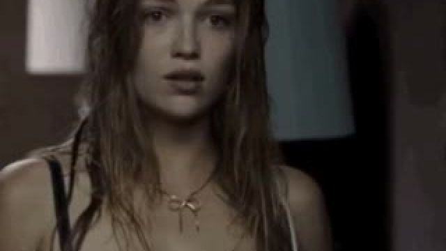 Lili Simmons has a great butt.