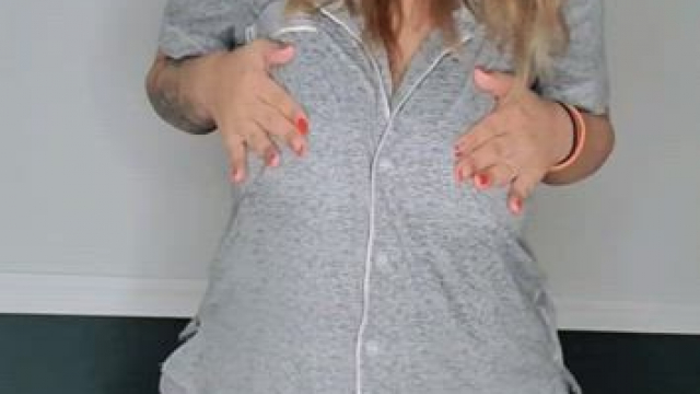 For those of you who enjoy a mom body