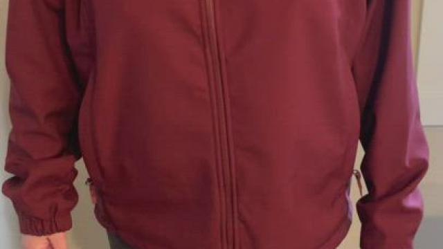 Does my jacket do a good job of hiding my mom titties?