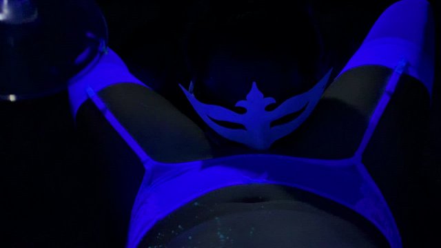 What Glows In Blacklight, by lustreglow