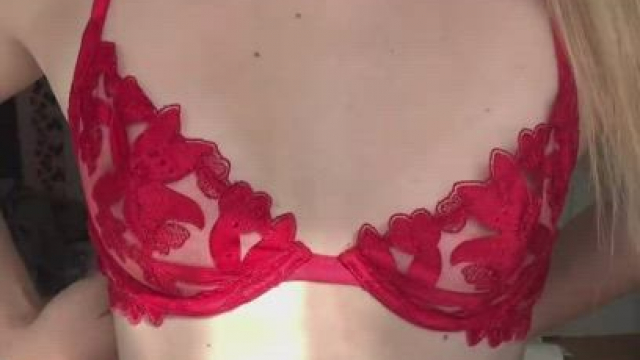 I Took Off My Bra for Tiny Boobs Lovers