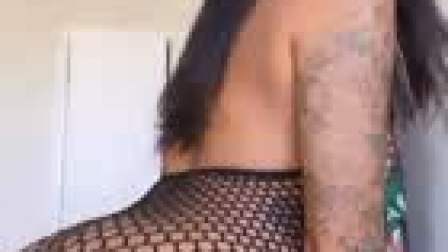 Am I still [f]uckable without all my makeup?