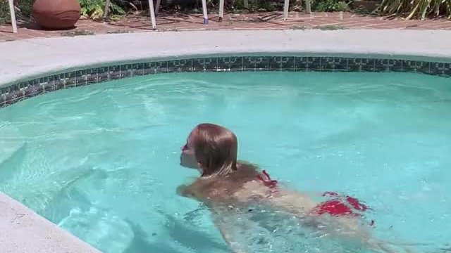 Allison Lange bikini plot in Sex and the Teenage Mind