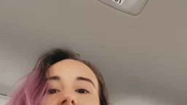 Showing my friend how I got my 5 star Uber rating [gif]