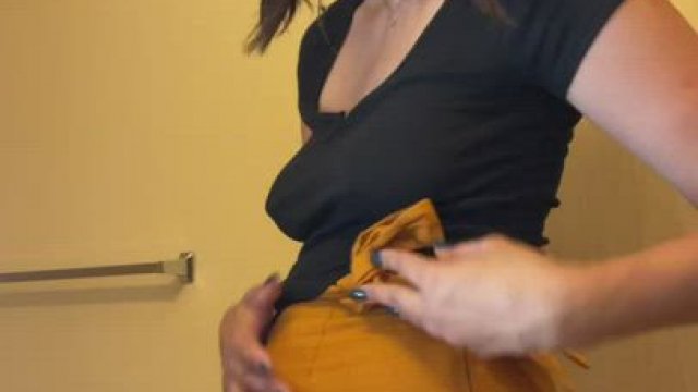 How do y’all feel about small 4 month bumps? my pussy dripping wet 24/7 when kno