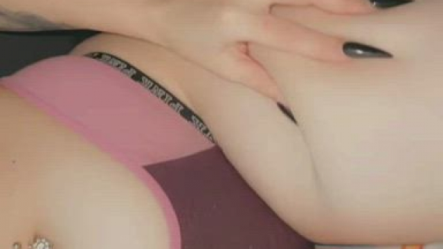 Social experiment to see how many men like thick thighs