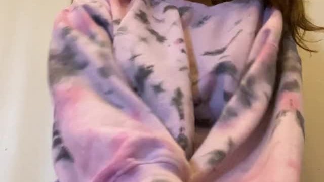 Showing you my pussy ??