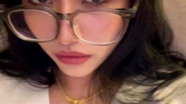 come chill with me and my pillows