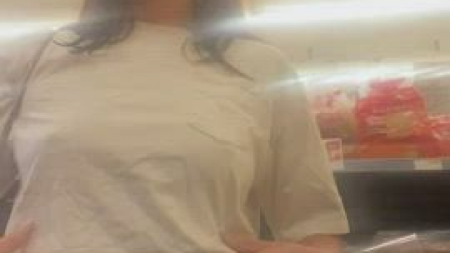 Petite exhib rapide au supermarché