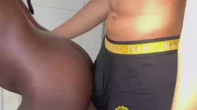 Could you last with me twerking on you like this ?