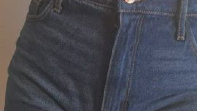 Sending nudes to every guy that upvotes