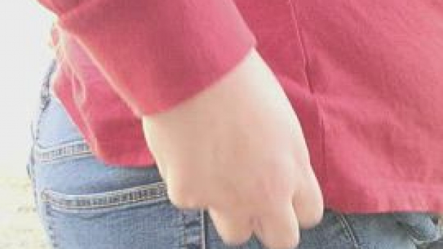 Showing off mom jeans...