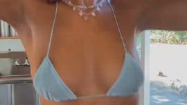 @misspeachxcream420 is a bubbly and bouncing little spinner