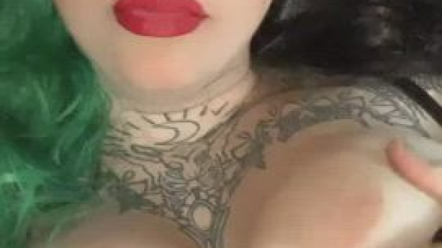 Everyone still likes big MILF milkers, right?