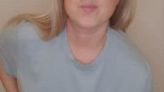 I’m not a sexy mom, but I play one on Reddit 36f