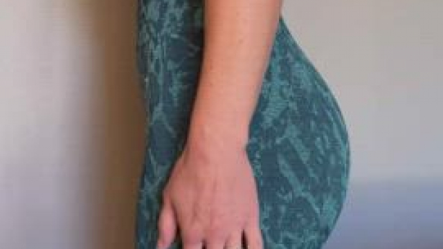 I hate wearing thongs under my yoga pants. So you don’t have to worry about taki