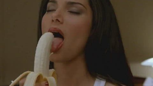 Roselyn Sánchez shows her skills in Boat Trip (2002)