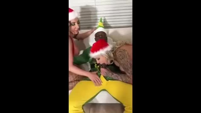 [FFM] RYAN CONNER SHORT CLIP: SANTA PREPARES FOR CHRISTMAS (source inside)