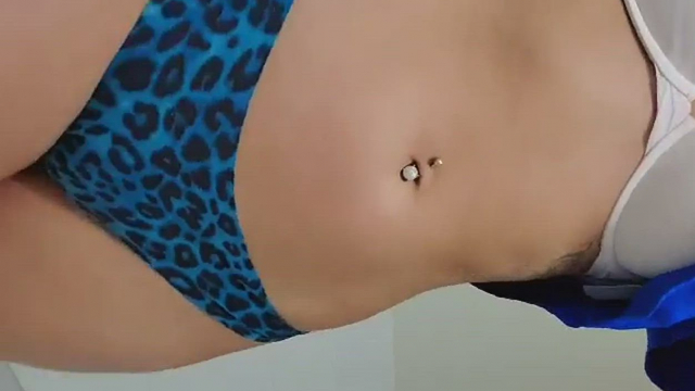 21 [F4M] Smash or pass? tap that up arrow and I'll send nudie for ur answer.?? [