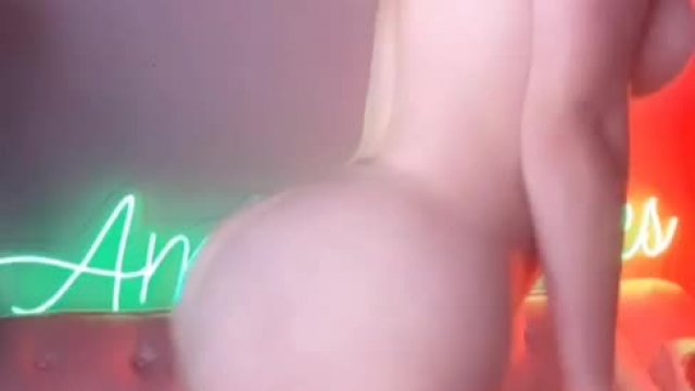 Naked White Chick With Huge Ass