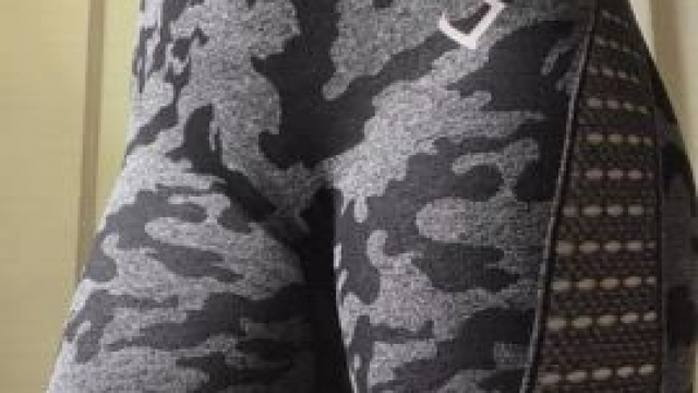 The camo makes it look like I'm wearing nothing at all. Thats how camo works, ri