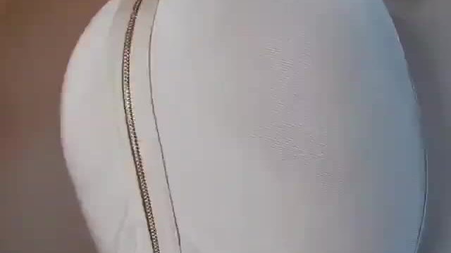 Damn, this is some pretty booty reveal