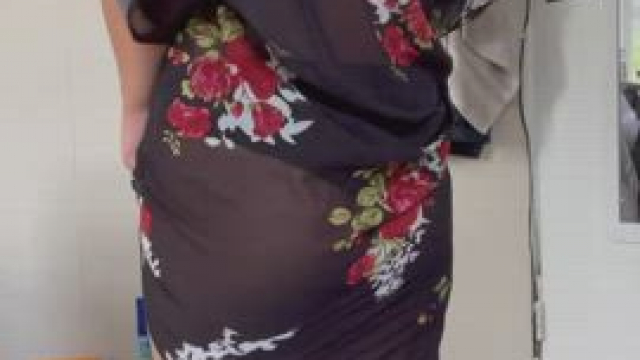 Anyone here actually like small breasts?