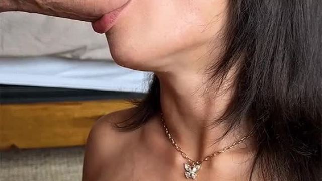 i learned a new trick: It takes longer to gag when i pinch my nipples