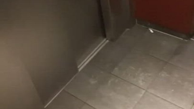 3 Sluts in an Elevator