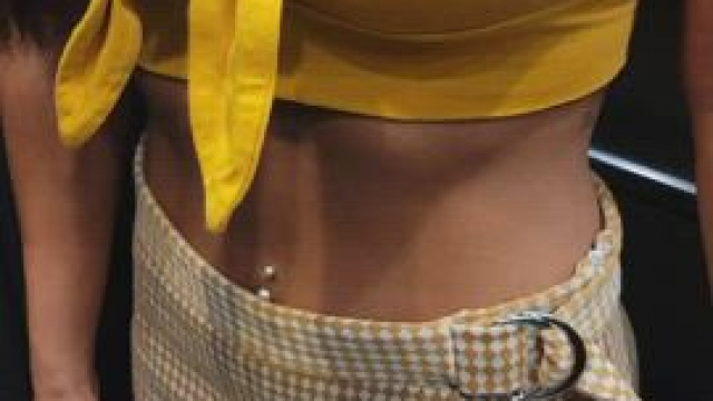 Quick flash in the elevator [gif]