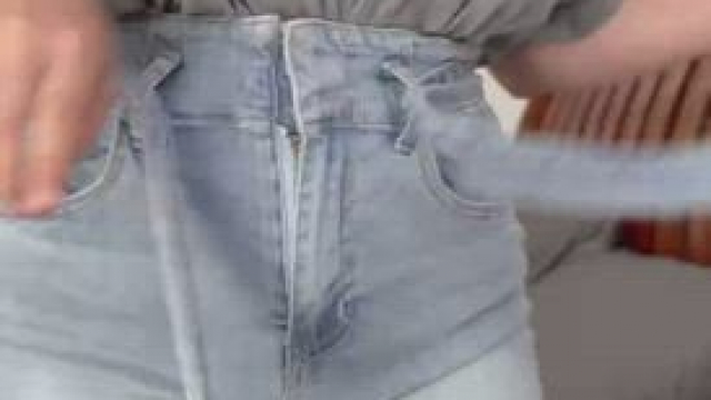 I hope you're into stacked girls with tanlines like mine [Gif]