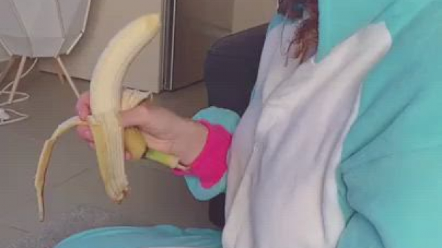 TikTok teen takes banana