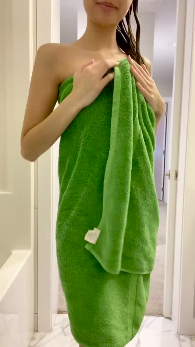 Do you like how I strip out of my towel for you? ☺️ .