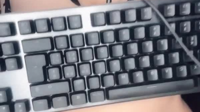 Raise your hand if you'd fuck my tits